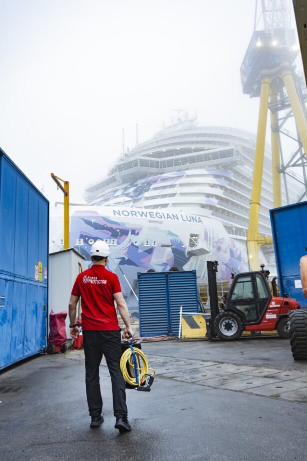 Fiber ProTector technician heading towards Norwegian Luna in dock